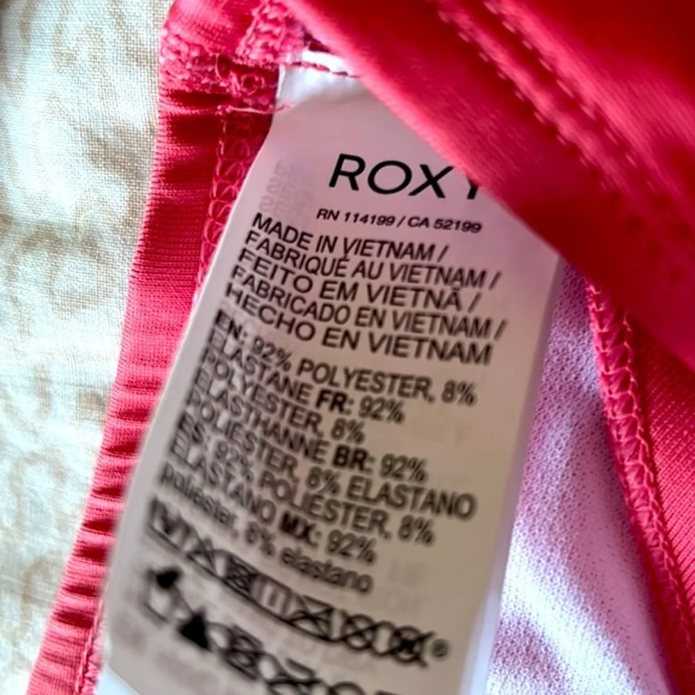 NWT Roxy Girls White Rashguard with Pink Bikini Set that fits size 12/14